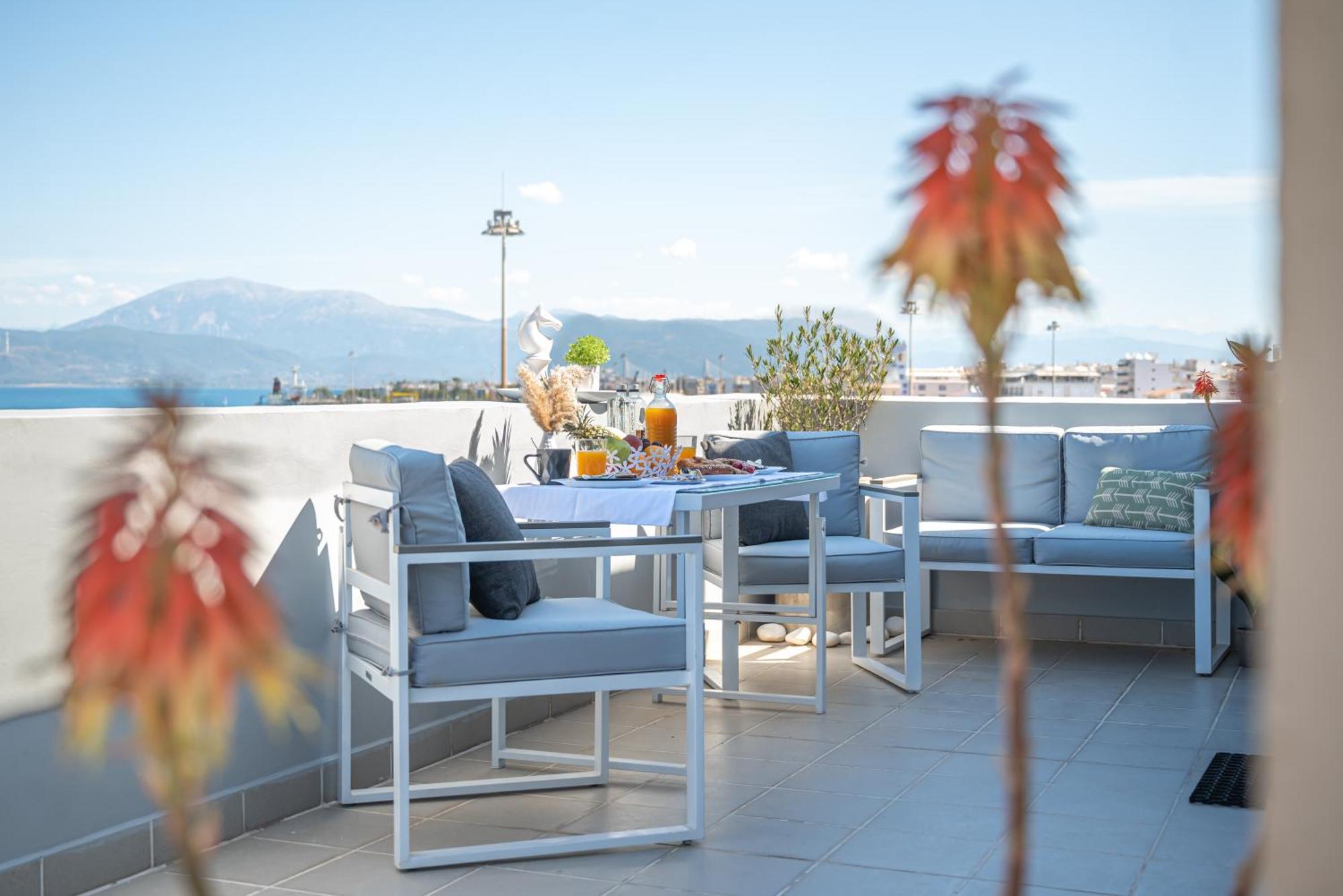 Majestic Penthouse In The Heart Of Patra Apartment Exterior photo