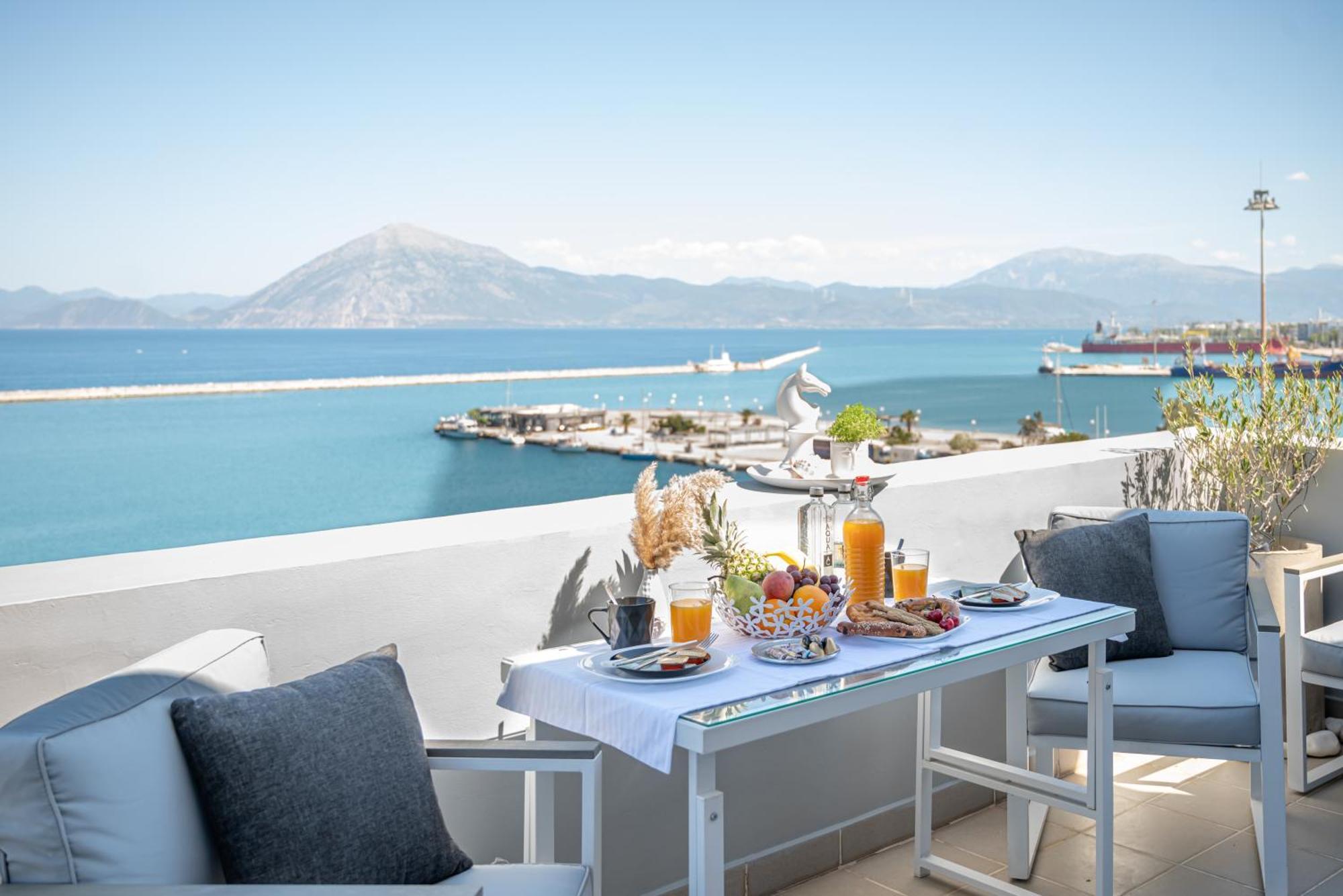 Majestic Penthouse In The Heart Of Patra Apartment Exterior photo